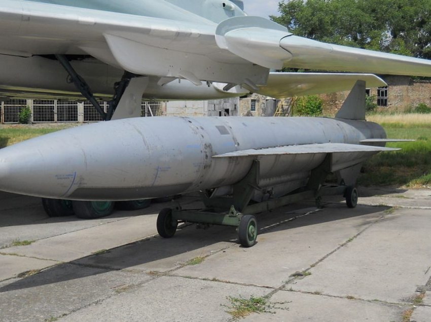 Rusia po shfrytëzon bombat 5.5 tonëshe për goditjen e rezervave ukrainase të grurit