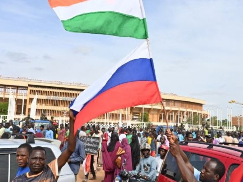 Junta mbyll hapësirën ajrore të Nigerit për shkak të “rrezikut nga ndërhyrja ushtarake”