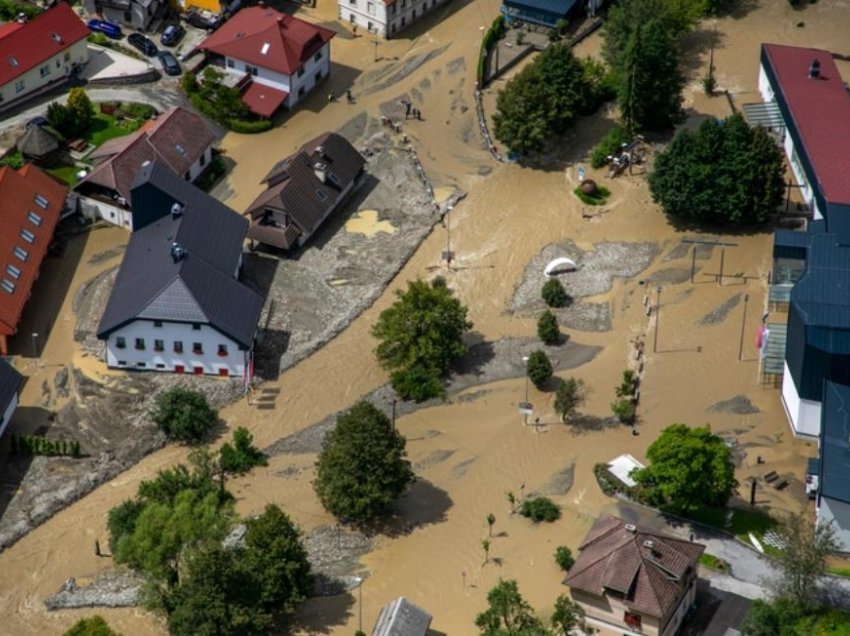 Vazhdojnë operacionet e pastrimit në Slloveni pas përmbytjeve