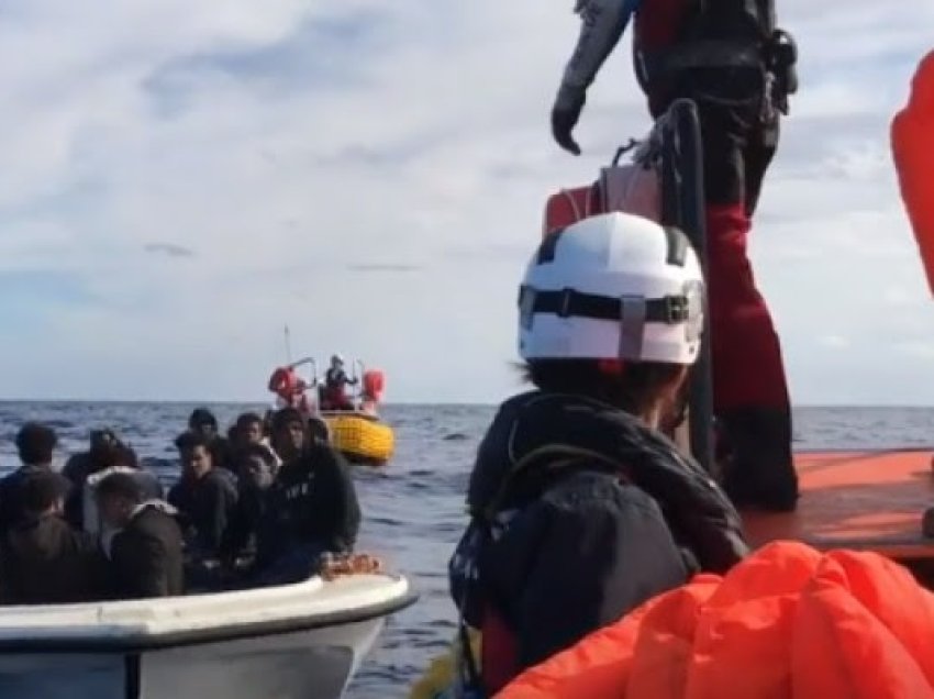 41 emigrantë vdiqën nga përmbytja e anijes në jug të Italisë