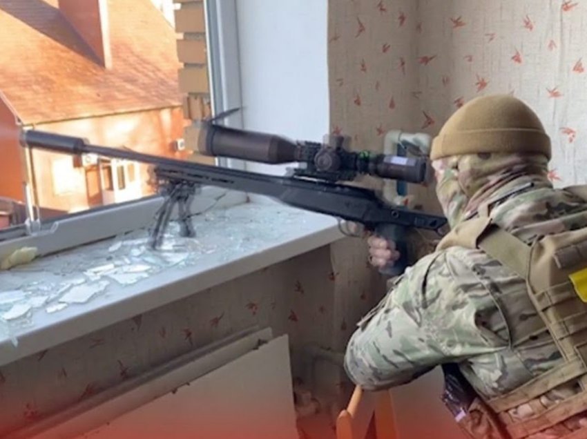 Snajperistët ukrainas eliminojnë dy ushtarë rusë në afërsi të Bakhmutit