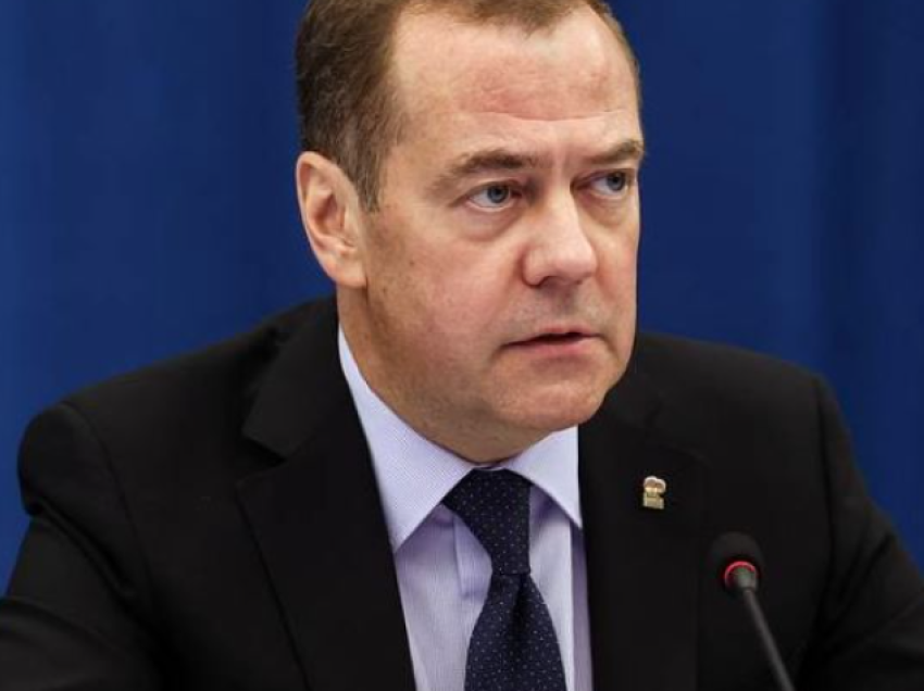 Medvedev: Kapitullimi i Ukrainës hap rrugën drejt paqes