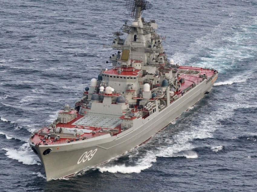 Ministri rus inspekton anijet luftarake të dërguara në Arktik