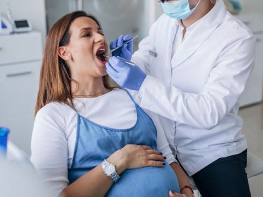 Keni frikë të shkoni te dentisti pasi jeni shtatzënë? Këto janë 2 dëmet serioze që po i shkaktoni vetes
