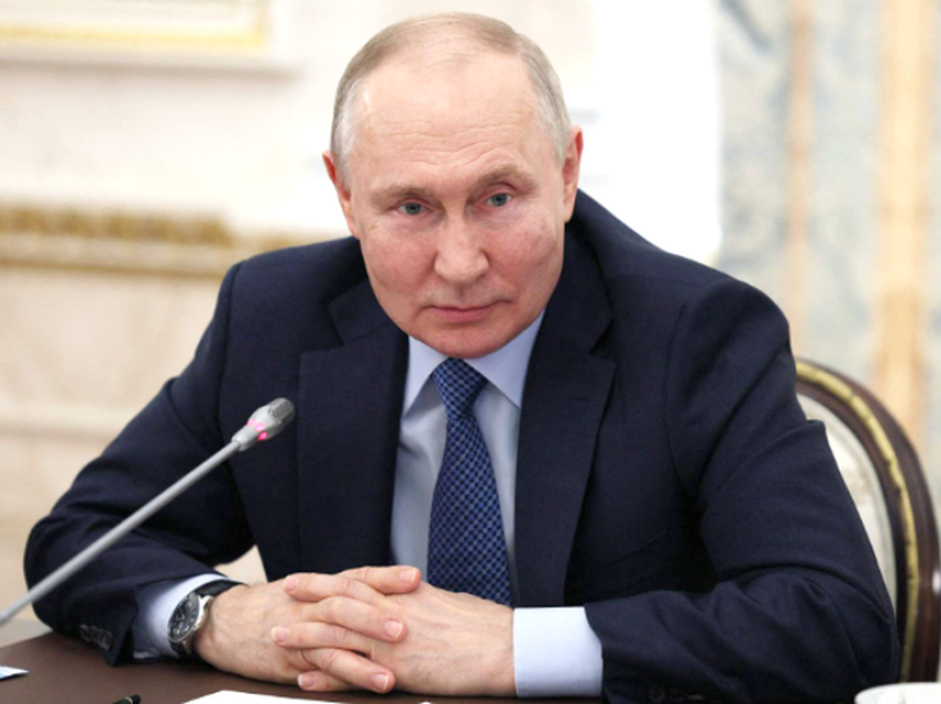 Humbje e madhe për Putinin, rubla ruse “prek fundin”, ja lëvizjet që po shkaktojnë “tërmet” në Kremlin