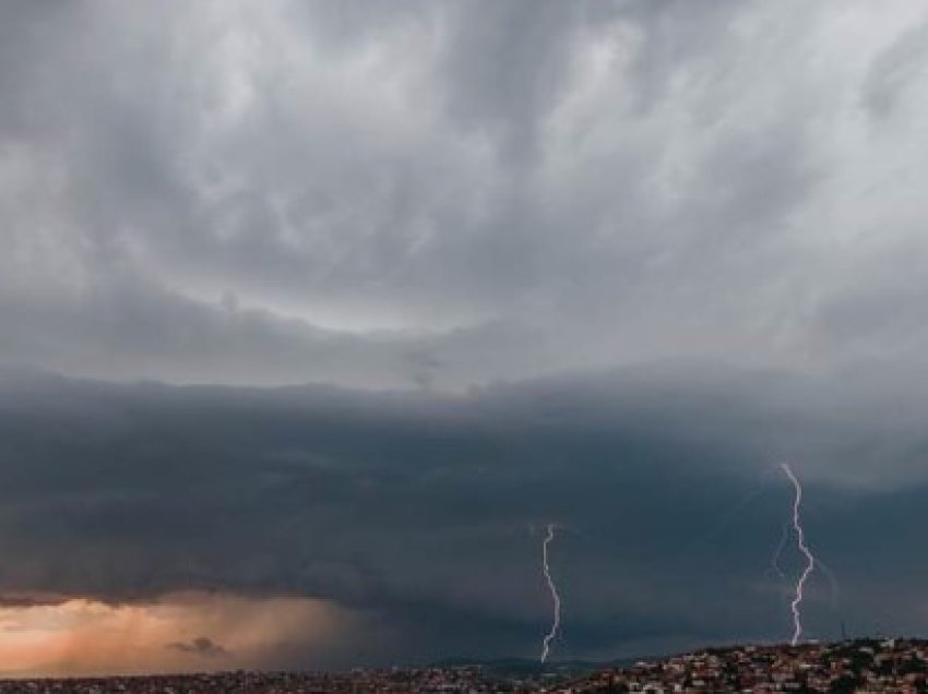 Një stuhi e fuqishme godet qytetin e Prizrenit