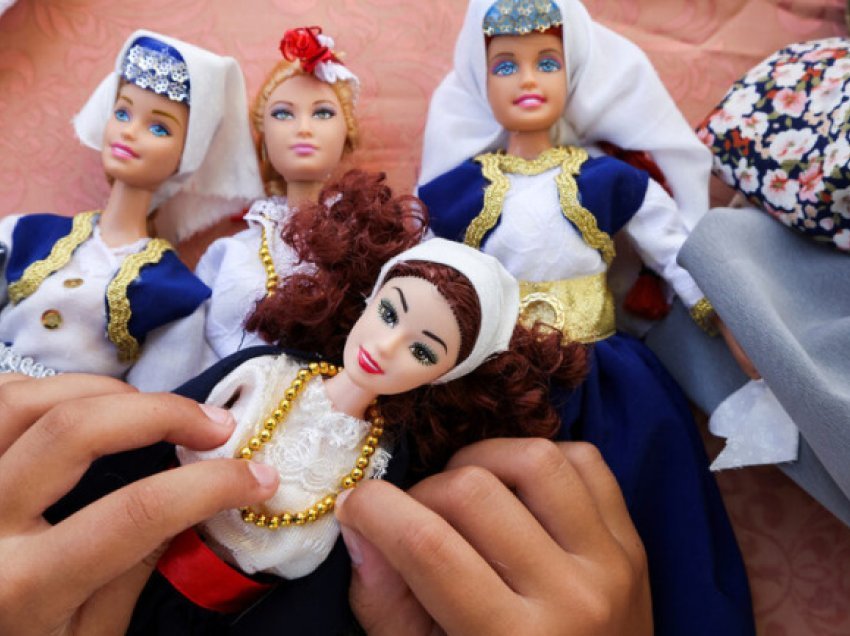 Njihuni me 11-vjeçaren që sfidon “Barbie”, krijon koleksionin me kukulla të rralla