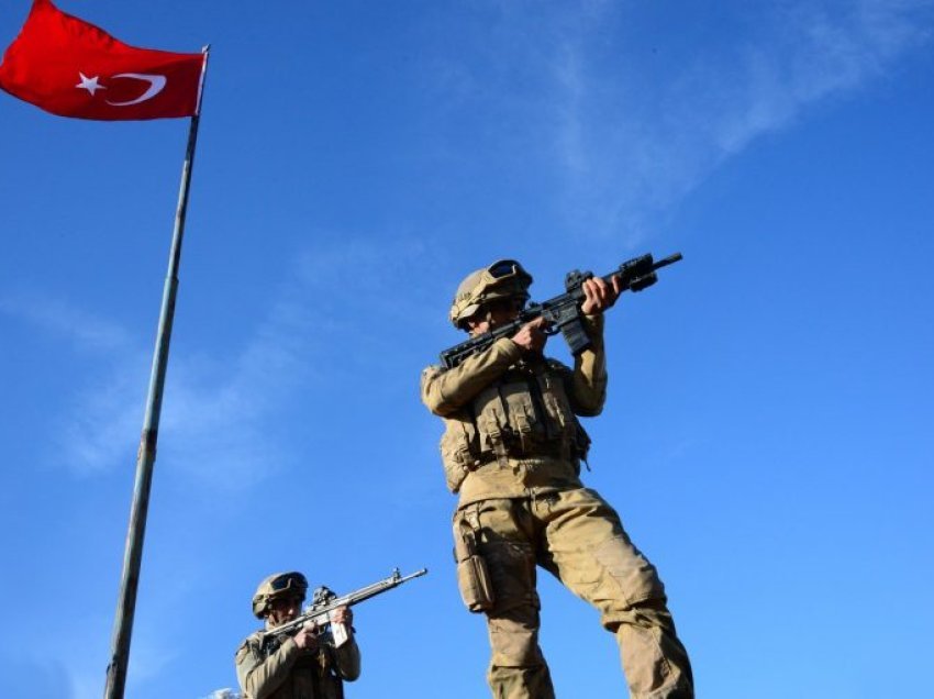 Ushtria turke arreston 12 persona duke shkelur kufirin