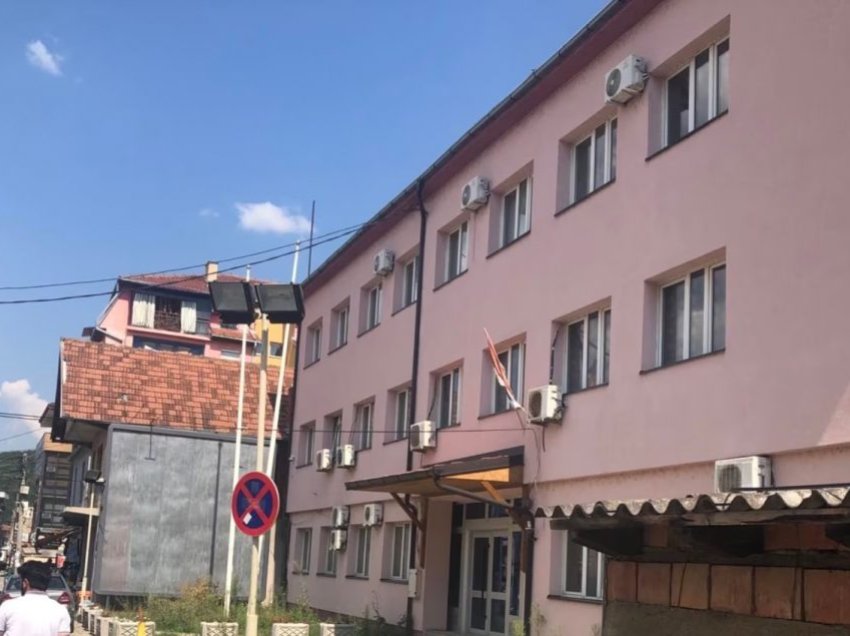 Ambasada amerikane: Vendimi për ndërtesën komunale në Mitrovicën e Veriut në kundërshtim me kërkesat tona