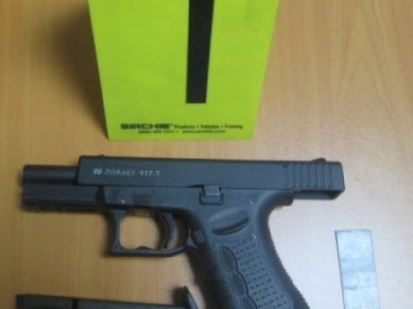 Policia konfiskon një armë në një aheng familjar në Vushtrri