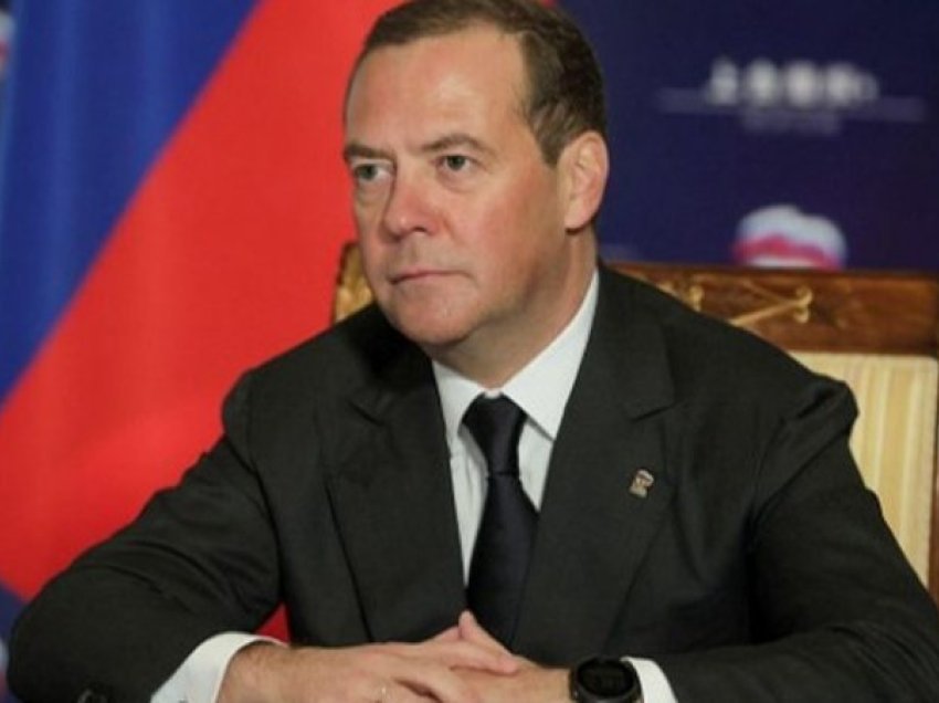 Medvedev bën paralajmërimin e frikshëm: Perëndimi po i shtyn të gjithë drejt luftës së tretë botërore