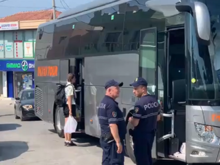 U helmuan ditën e djeshme, largohen edhe turistët e mbetur nga spitali në Vlorë