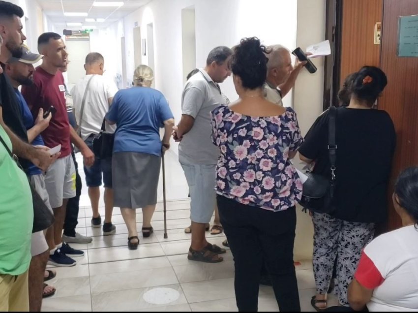 Fluks pacientësh në repartin e Urgjencës në spitalin e Beratit, mjeku: Nga temperaturë të lartë e diarre, ja simptomat që shfaqin