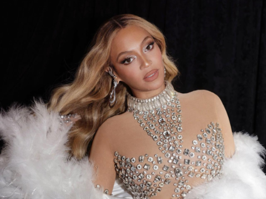  Beyonce magjeps gjatë paraqitjes në Las Vegas në shfaqjen e fundit të turneut “Renaissance”