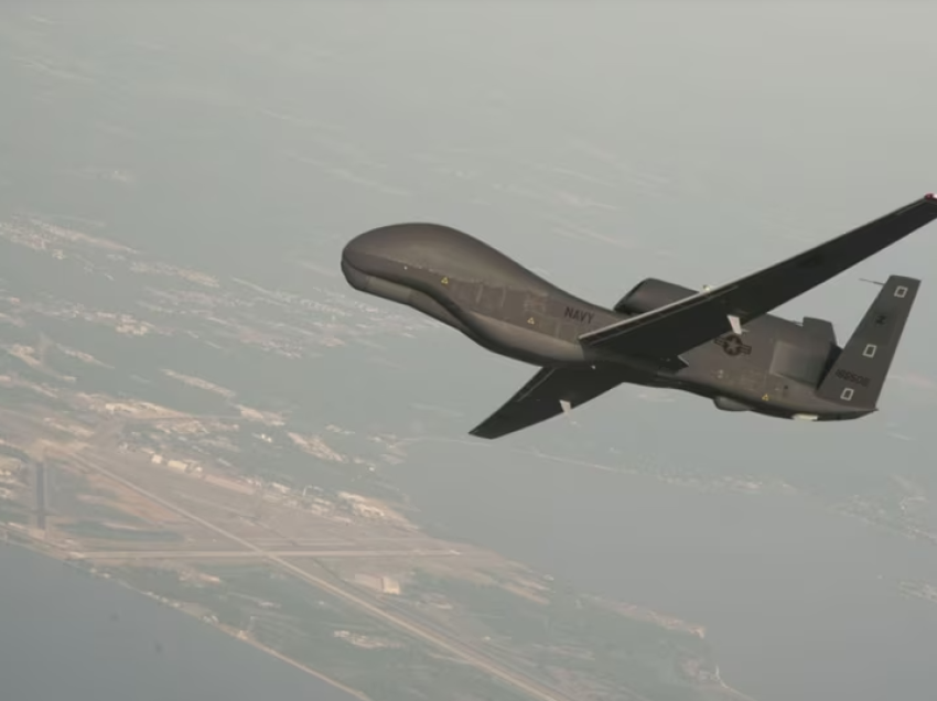 Rusia thotë se ka penguar dy dronë amerikanë afër Krimesë