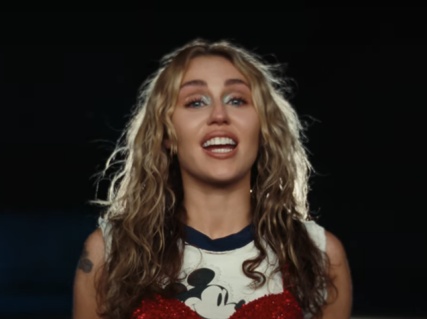 Miley Cyrus, e kaluara e saj në një këngë