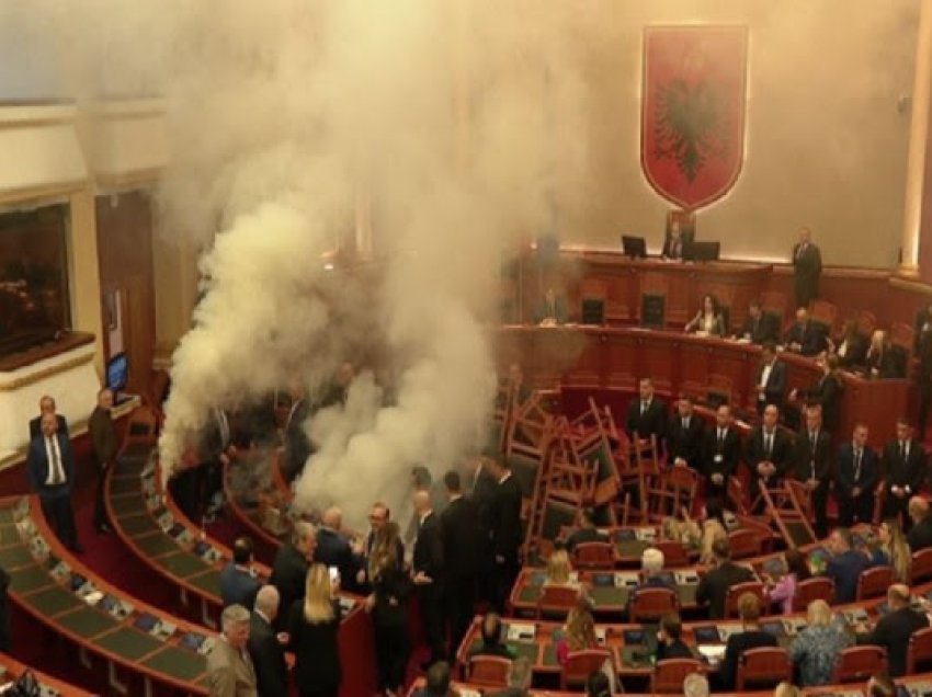 Hetimi parlamentar, “zjarri i PD” detyron PS të ndryshojë ligjin për komisionet hetimore