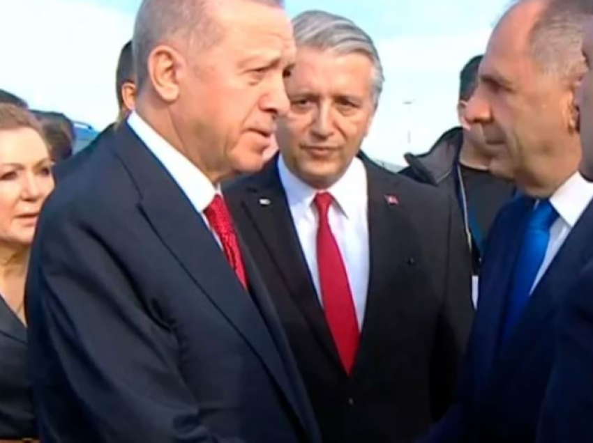 Erdogan mbërrin në Athinë, vizita e parë që nga 2017