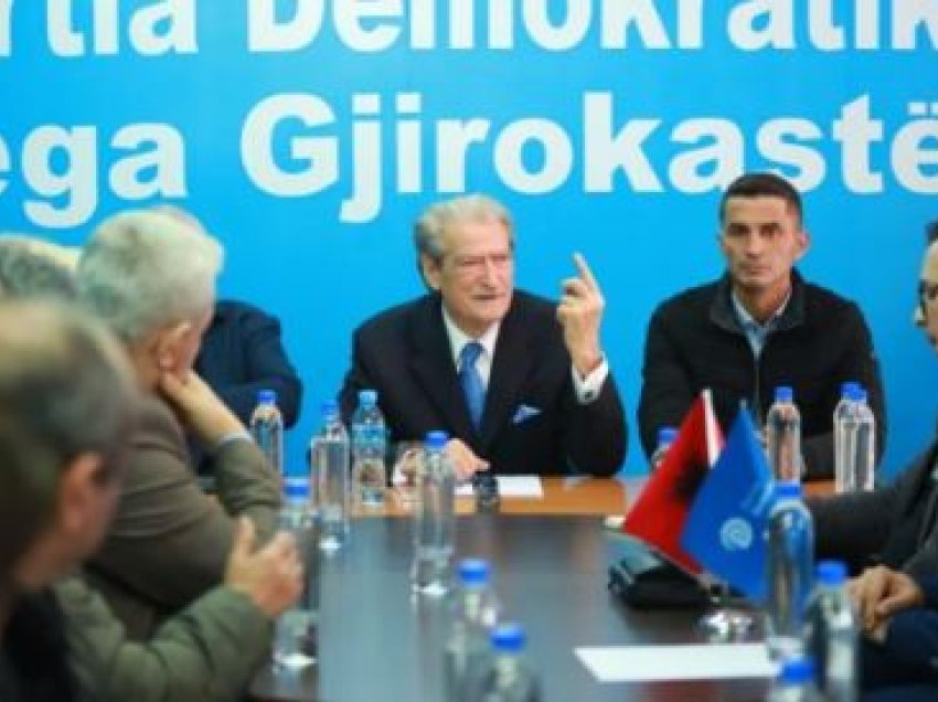 Berisha në krah të Mitsotakis/ Ish-kryeministri shpjegon nga Gjirokastra arsyet e nisjes së protestës