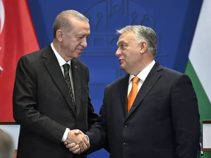 Erdogan mbërrin në Budapest për të shënuar 100 vjetorin e marrëdhënieve diplomatike turko-hungareze