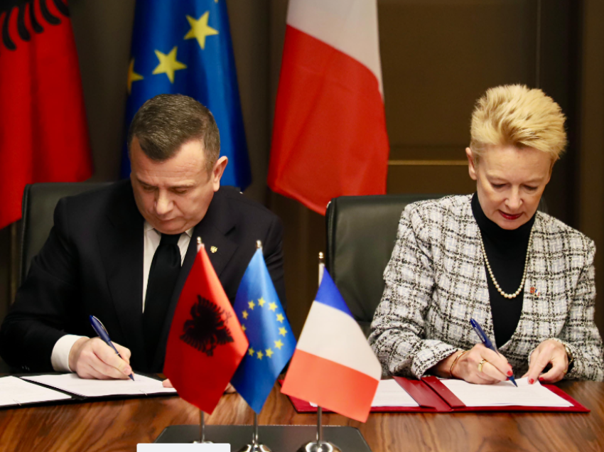 Balla dhe ambasadorja e Francës nënshkruajnë “Marrëveshjen në Fushën Balistike”