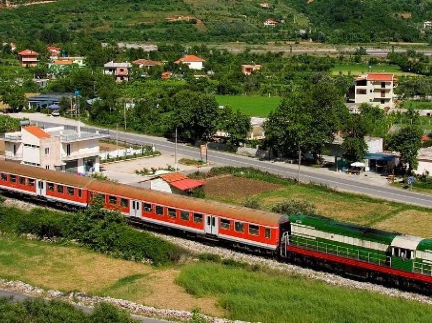 Hekurudha Durrës-Prishtinë, lidhet kontrata për studimin e fizibilitetit në pjesën e Shqipërisë
