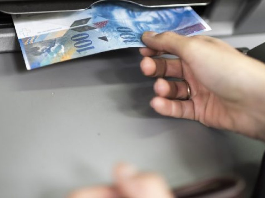 Një gruaje në Zvicër ia vjedhin 15 mijë franga