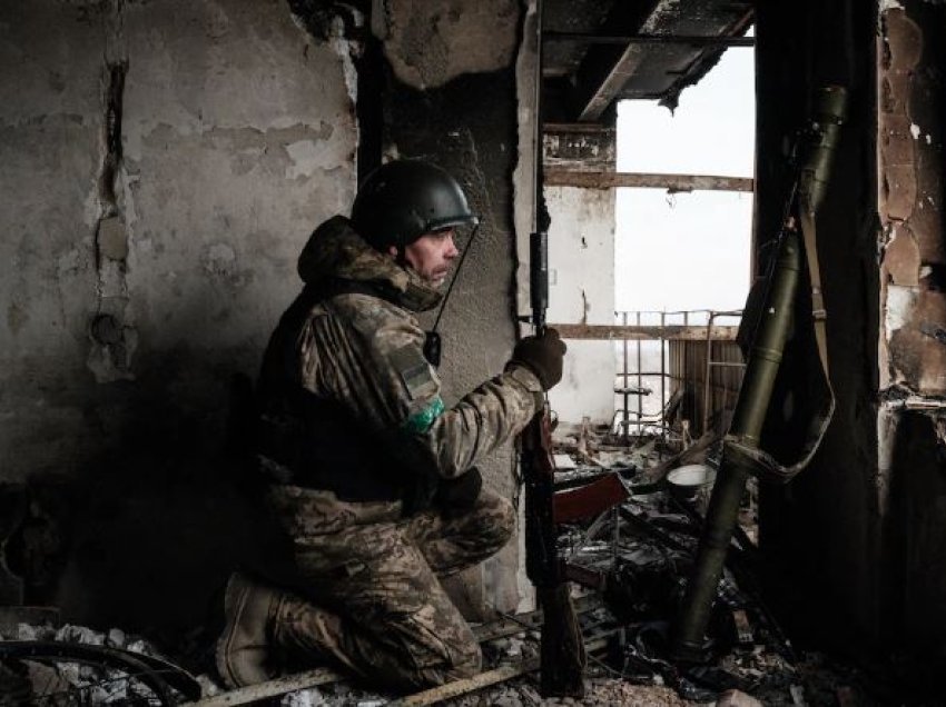 Sulmet në Ukrainë vrasin një person, plagosin 11 të tjerë