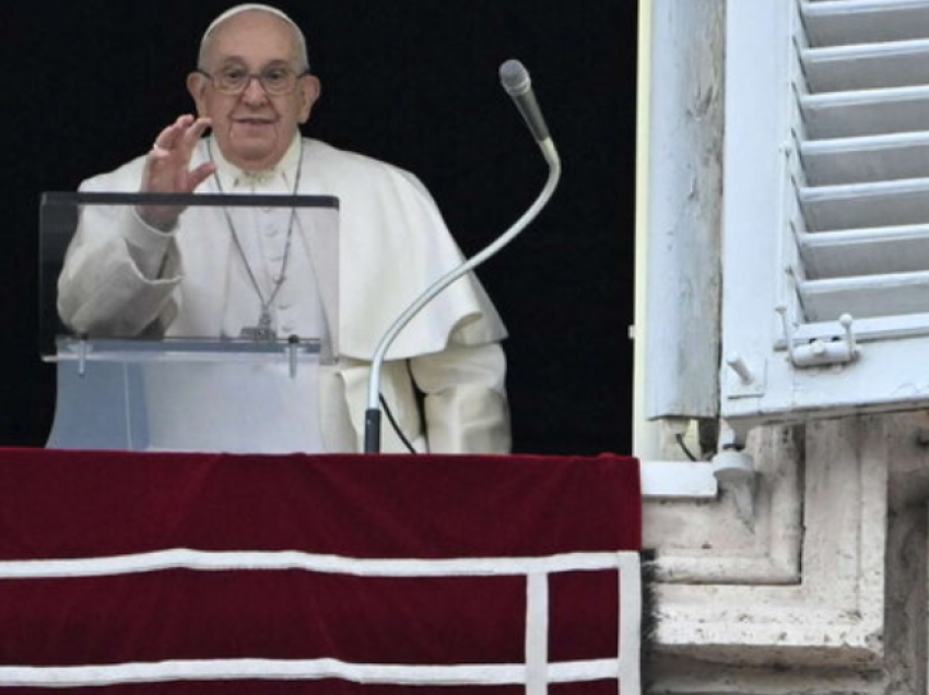 Mesazhi i Papa Françeskut për Krishtlindje: Të kujdesemi për të tjerët, falni sa më shumë mirësi!