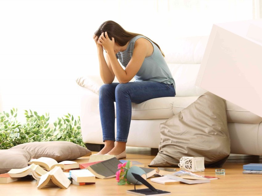 Si ndikon rrëmuja në shtëpi në psikikën e njeriut? Ja çfarë këshillojnë psikologët