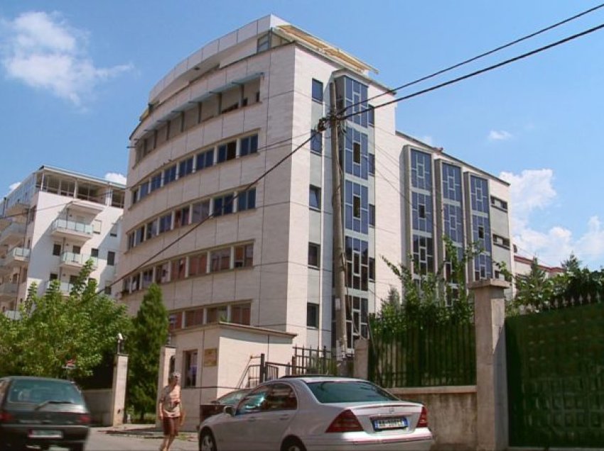 Prokuroria e Tiranës kërkon ‘arrest në burg’ për dy punonjës të Ujësjellës-Kanalizime Tiranë