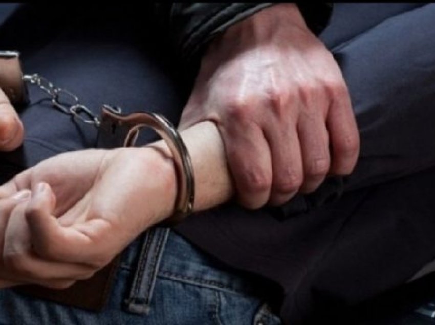 Policia i gjen drogë dhe armë 43-vjeçarit në Prishtinë