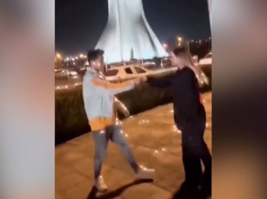 Vallëzuan së bashku në rrugë, çifti dënohet me mbi 10 vjet burgim në Iran
