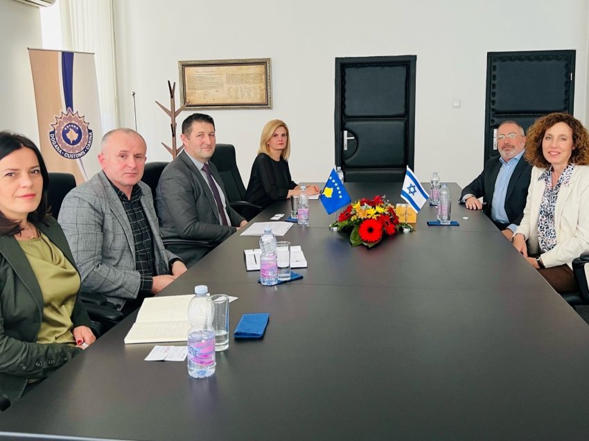 Ambasadorja izraelite viziton Doganën e Kosovës 