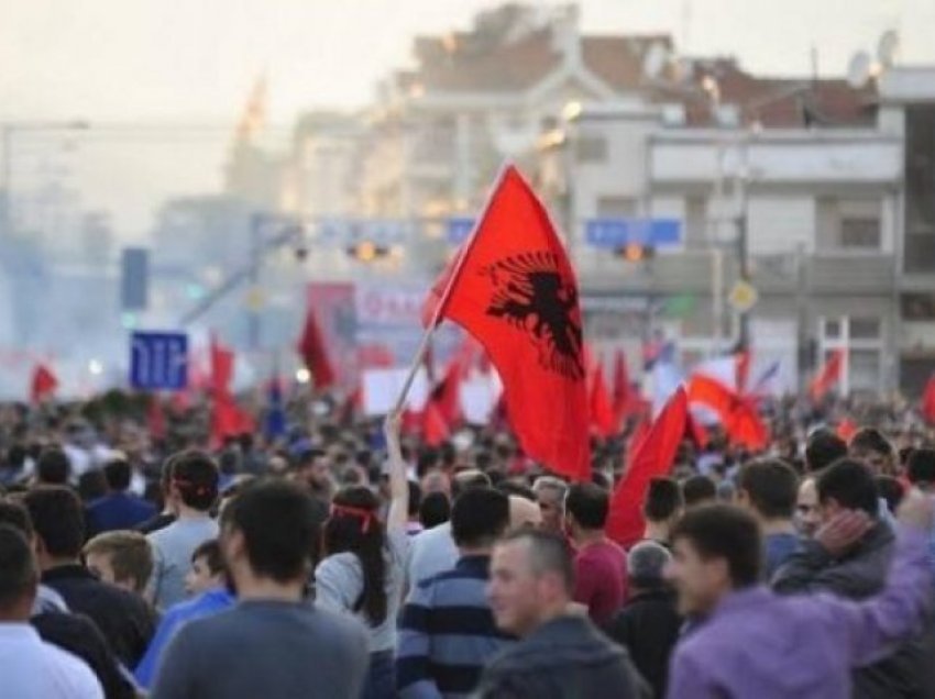 “Serbët pakicë të Kosovës kërkojnë asociacione ekzekutive, pse mos të kërkojnë edhe 30% shqiptarëve në RMV”