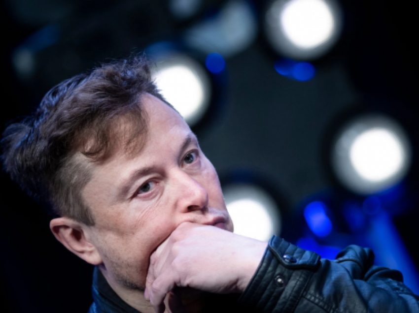 U padit për një postim në Twitter, Musk shpallet i pafajshëm