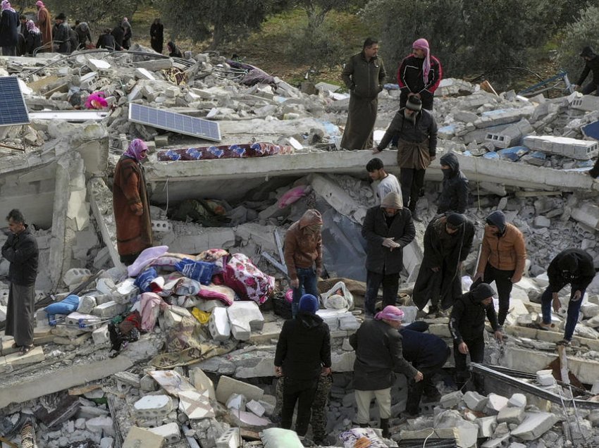 Tërmeti në Turqi dhe Siri, të paktën 2300 persona janë konfirmuar të vdekur
