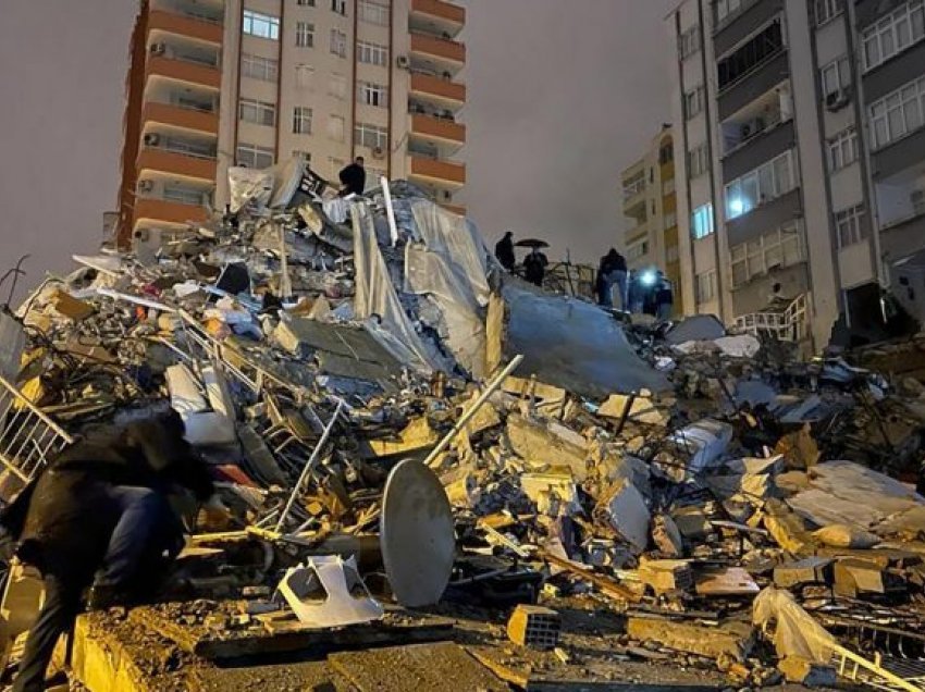 Tërmeti 7.8 ballë në Turqi dhe Siri/ Rëndohet bilanci i viktimave, 4890 të vdekur, mijëra të plagosur e të mbetur nën rrënoja