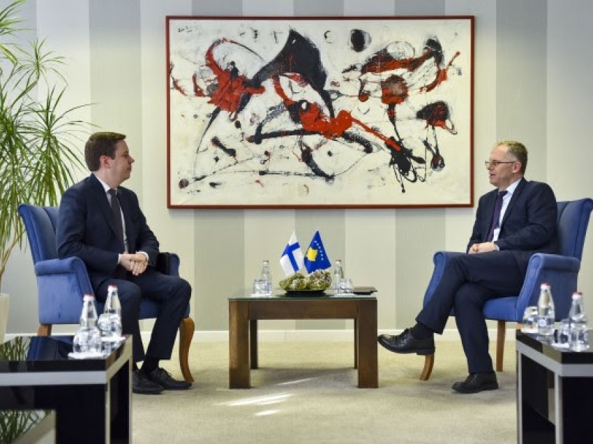 ​Bislimi takim ambasadorin e Finlandës, bisedojnë për dialogun