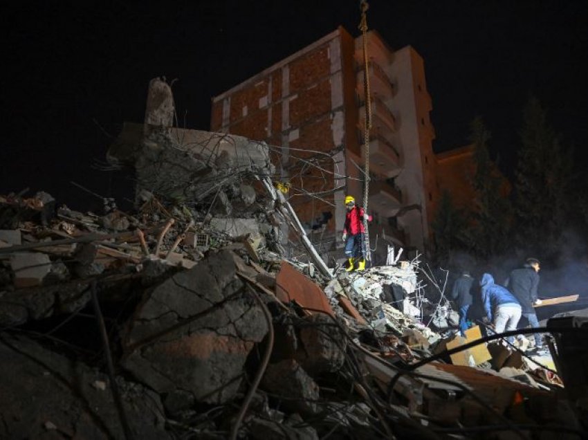 Mbi 16 mijë të vdekur nga tërmetet në Turqi e Siri