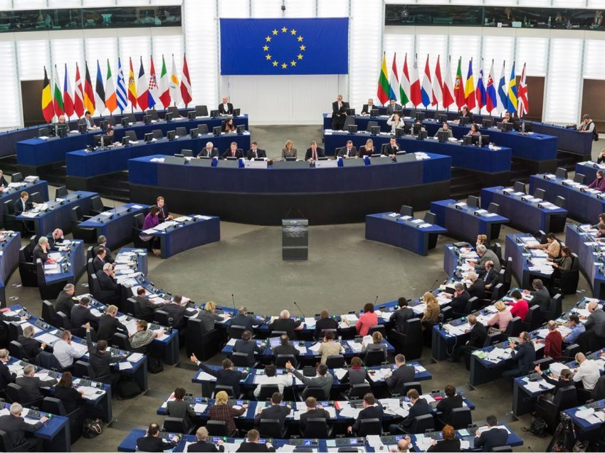 PE u me thirrje për Kosovën dhe Serbinë
