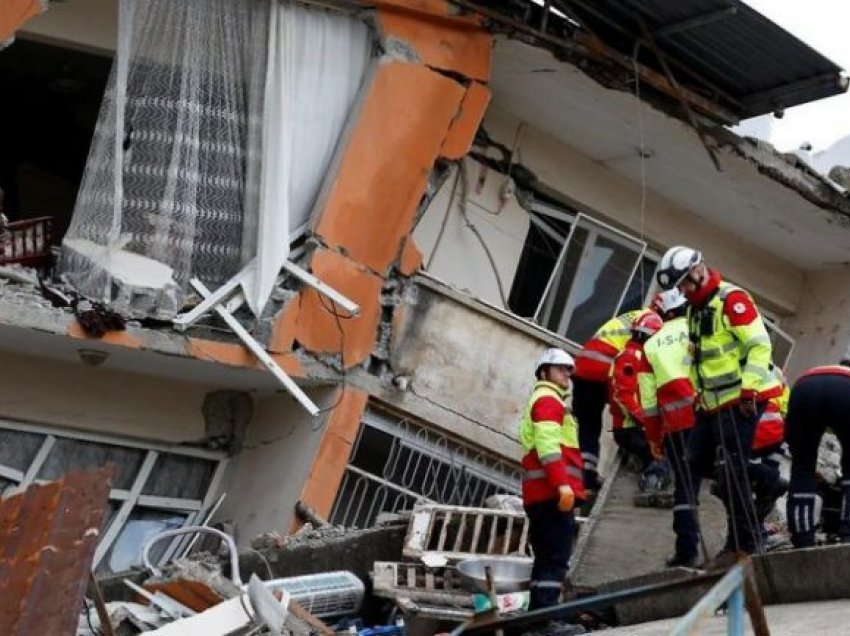 “Nuk ka siguri”, Gjermania pezullon operacionet e kërkim-shpëtimit në Turqi