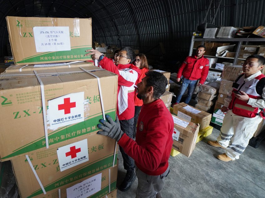 Udhëheqësi i Kryqit të Kuq Ndërkombëtar: Faza humanitare e rimëkëmbjes nga tërmeti do të zgjasë me muaj