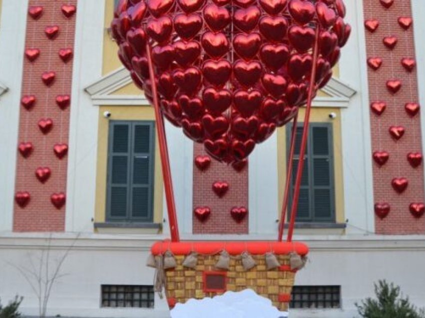 Tirana zbukurohet për Shën Valentin, surpriza e Veliajt për të dashuruarit