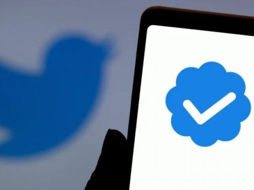 Më shumë se gjysma e 1,000 reklamuesve kryesorë të Twitter-it ndaluan shpenzimet në platformë