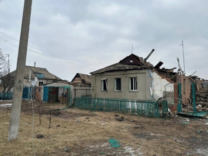 Sulmi raketor rus godet rajonin Kharkivit, plagoset një person