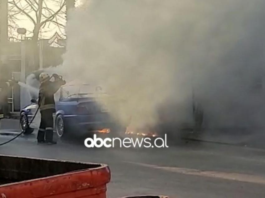 Pësoi defekt teknik, shkrumbohet makina në Tiranë