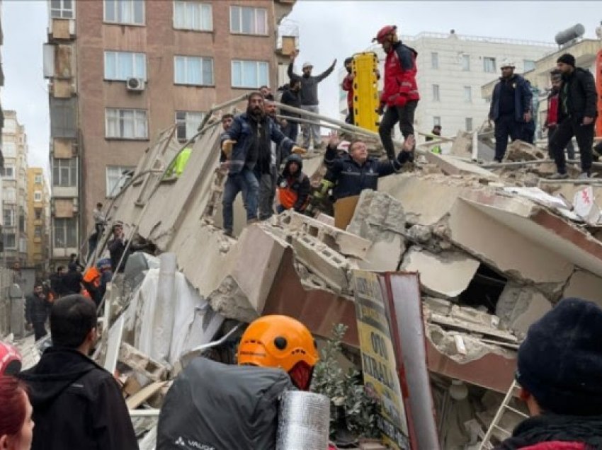Tërmeti tragjik në Turqi, ​Kaya jep lajmin e hidhur: Kanë vdekur 70 shqiptarë, vetëm një familje shqiptare është nxjerrë e gjallë 