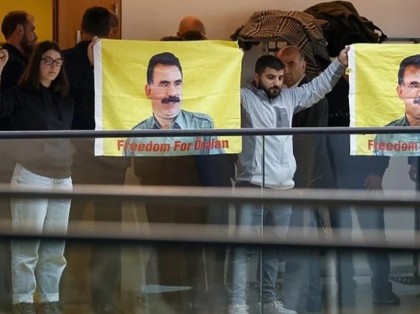 Kaos në Parlamentin Evropian: Protestuesit kurdë hynë në sallë
