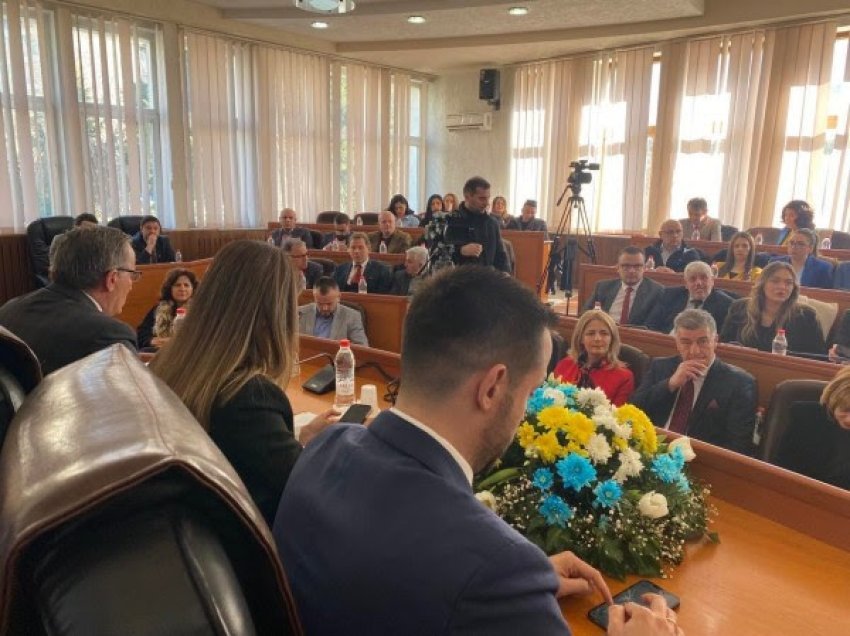 Kuvendi Komunal i Mitrovicës mbajti seancë solemne: Kjo ditë tashmë shënon historinë